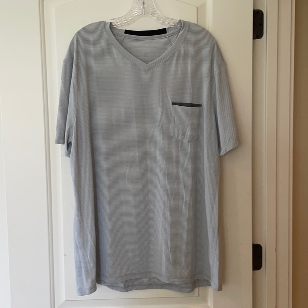 V neck lulu lemon short sleeve tshirt